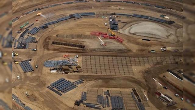 <b>Noi fotografii cu "OZN-ul" Apple Campus 2 În construcție confirma forma circulară a structurii</b>Noi fotografii realizate din elicopter ne arată cum decurge construcția la campusul Apple de nouă generație, cel supranumit și "OZN". Se pare că lucrările merg destul de rapid, fundația circulară a clădirii fiind realizată deja și structuri de...