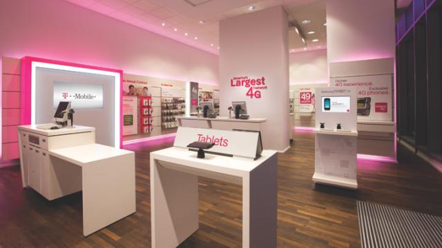 <b>Germanos se pregătește pentru o schimbare de look odată cu tranziția la TELEKOM România</b>începând din această toamnă nu doar identitatea Cosmote și Romtelecom se va schimba, ci și a magazinelor Germanos. Dacă până acum eram întâmpinați de numeroase nuanțe de verde, în curând Germanos va primi un nou look care cel mai probabil...