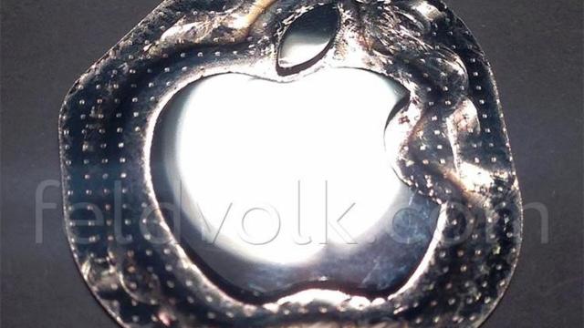<b>Noi fotografii scot la iveală faptul că iPhone 6 va dispune de butoane de volum alungite și de un logo rezistent la zgârieturi</b>Cu doar o lună înainte de marea lansare Apple ce pare a fi programată pentru data de 9 septembrie, astăzi primim noi fotografii ce ne prezintă o serie de componente care se vor regăsi pe viitoarea generație iPhone, și anume pe modelul iPhone 6....