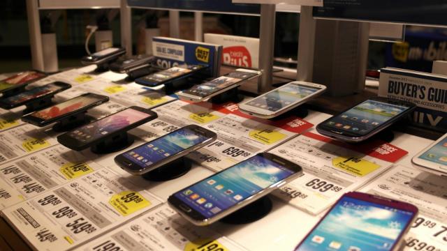 <b>Livrările globale de smartphone-uri au depășit 300 de milioane de unități În trimestrul 2, conform IDC</b>Piața globală smartphone a ajuns la un nou prag important în trimestrul 2 din acest an, depășind 300 de milioane de unități livrate în acel interval. Informațiile vin de la IDC și arată că producătorii de terminale smart au livrat un total de...