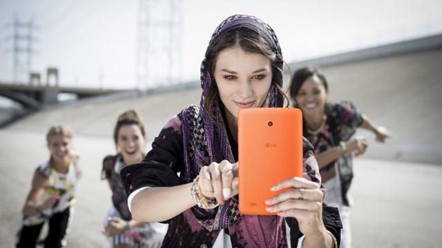 <b>Tableta LG G Pad 8.0 LTE lansată oficial, vine cu interfața lui G3, dotări midrange plus conectivitate LTE</b>LG a lansat varianta LTE a tabletei G Pad 8.0 în această săptămână, noul model sosind cu câteva dintre funcțiile celebre de pe LG G3. Terminalul are dotări midrange, pe care le aflați mai jos și măsoară 9.9 mm în grosime, în vreme ce...