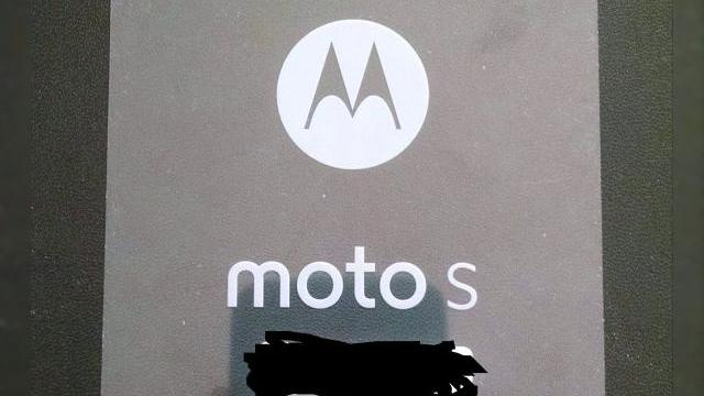 <b>Folia de protecție pentru ecranul lui Motorola Moto S scoate la iveală un device de tip phablet</b>Recent, prin intermediul unui nou leaker ce și-a făcut debutul pe web acum ceva timp, și anume TKTechNews, avem ocazia să aruncăm o privire asupra unei folii de protecție ce pare a fi destinată unui smartphone cu numele de cod Shamu ce va fi...