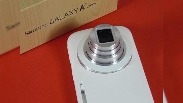 <b>Samsung Galaxy K Zoom unboxing: "camera cu telefon" Samsung scoasă din cutie la Mobilissimo.ro; Obiectiv impresionant la bord! (Video)</b>Ne-a sosit în teste telefonul Samsung Galaxy K Zoom, un cameraphone pursânge, unul dintre puținele terminale care pot rivaliza cu un Pureview fără probleme, dar și cu Sony Xperia Z2. Acest model a fost anunțat în aprilie, lansat în iunie și e...