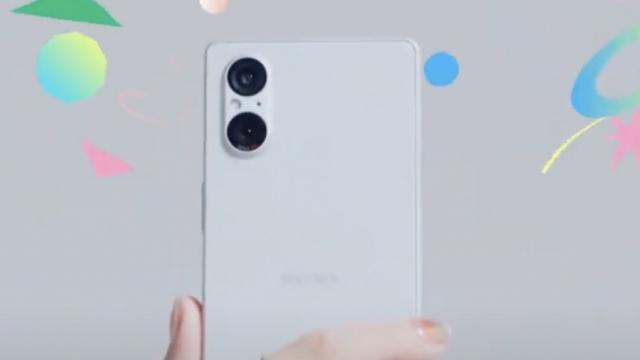 <b>Sony Xperia 5 V va fi anunţat oficial pe 1 septembrie 2023 (Teaser Video)</b>Suntem aproape de IFA 2023, care debutează în primele zile din septembrie, iar tot în septembrie se pare că vom lua contact cu un nou telefon Sony Xperia. E vorba despre Sony Xperia 5 V, poate cel mai ciudat nume de telefon în acest moment