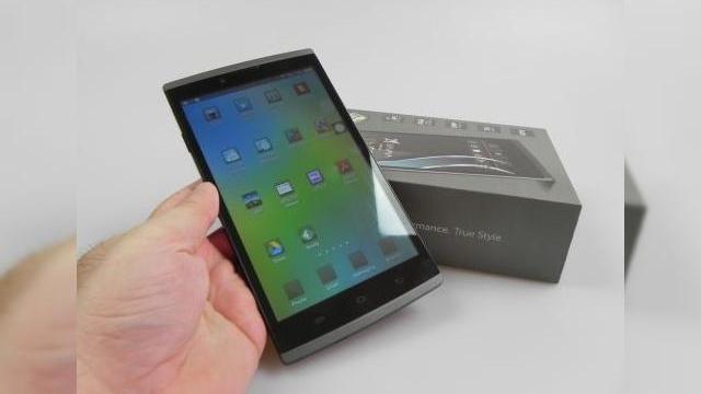 <b>Allview Viva H7S Unboxing + Concurs: tabletă cu design slim de telefon, apelare telefonică, 3G și GPS (Video)</b>Iată încă un model Allview de 7 inch primit în teste, de această dată Allview Viva H7S și acest terminal e gata-gata să ajungă la voi prin intermediul unui concurs. Avem de-a face cu un device lansat în iunie, cu preț de 699 lei și cu un...