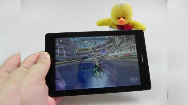 <b>Allview Viva H7 Review + Concurs; device de 7 inch cu apelare vocală, capac din aluminiu și Android 4.4 KitKat (Video)</b>După ce anterior v-am prezentat un unboxing video al tabletei Allview Viva H7, iată că astăzi sosește și recenzia sa. Acest model aduce la pachet un display IPS de 7 inch cu rezoluție HD, funcția de apelare vocală, cât și GPS. Tableta costă...