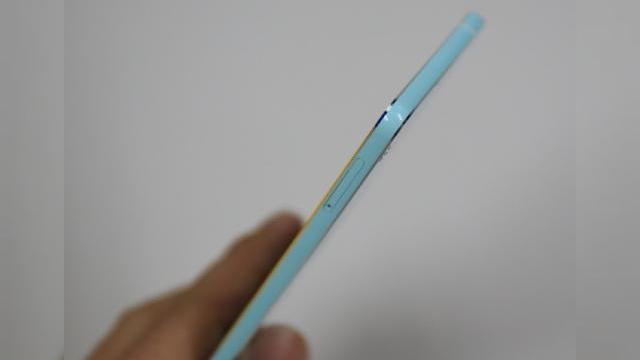 <b>Gionee Elife S5.1, cel mai subțire smartphone din lume apare În fotografii hands-on (Îl așteptăm În România sub denumirea de Allview X3 Soul)</b>După ce acum câteva momente aveam ocazia să aruncăm o privire asupra unor imagini cu Gionee Elife S5.1, noul cel mai subțire telefon din lume, iată că acum prin intermediul user-ului Mobile Uncle de pe rețeaua de socializare chineză Weibo putem...