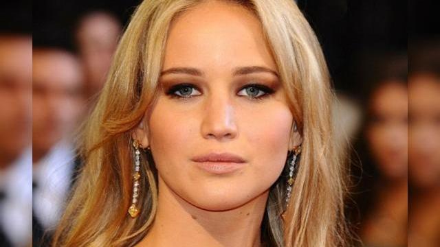 <b>Apple neagă implicarea lui iCloud În scandalul nudurilor vedetelor scăpate pe web</b>Apple a recunoscut ieri că e vina unei găuri de securitate a serviciilor sale, când vine vorba de scăparea de fotografii personale ale vedetelor de la Hollywood, inclusiv nuduri. Totuși, în mod interesant, compania din Cupertino afirma că nu iCloud...