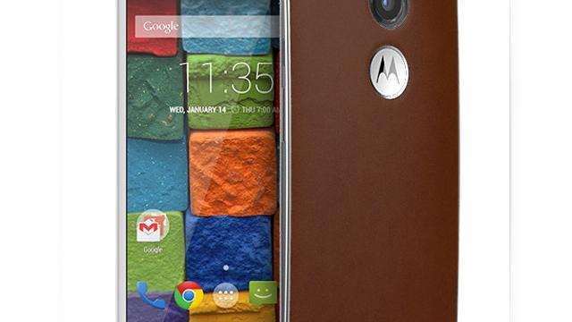 <b>Motorola lansează noul telefon Moto X, cu ecran de 5.2 inch Full HD și procesor Snapdragon 801</b>noul model Moto X, urmașul lui Moto X de anul trecut. El vine cu un display de 5.2 inch, cu rezoluție Full HD și panou AMOLED și poate fi admirat mai jos. Evident, va avea o parte din spate customizabila cu diferite materiale și culori. &nbsp; Noul...
