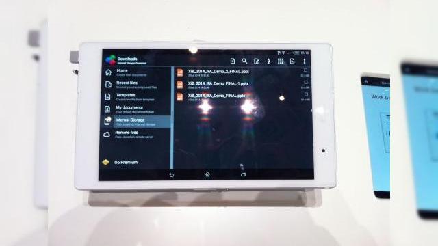<b>IFA 2014: Sony Xperia Z3 Tablet Compact hands on - panou mat În spate și grosime scăzută (Video)</b>Probabil cel mai interesant terminal prezentat de Sony la IFA 2014 e prima sa tableta cu diagonală mică, Xperia Z3 Tablet Compact. Acest model lasa deoparte panoul de sticlă din spate și adoptă un spate mat, care respinge bine amprentele. &nbsp;...
