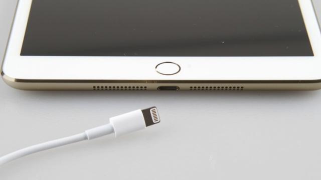 <b>iPad Air 2 se lansează pe 9 septembrie cu iPhone 6, va sosi cu Touch ID</b>Pe 9 septembrie fanii Apple vor fi cu privirea ațintită pe web, sperând să prindă un livestream cu debutul lui iPhone 6. în aceeași zi ar putea debuta și alte terminale, precum iPad Air 2, dacă ne luăm după un reputat analist. El afirmă...