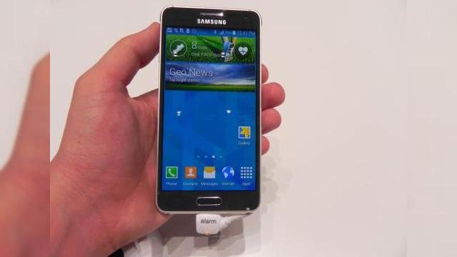 <b>IFA 2014: Samsung Galaxy Alpha hands on - Samsung dovedește că e loc și de metal În galaxia sa (Video)</b>Inițial ne așteptam ca Samsung Galaxy Alpha, cunoscut o bună perioadă de timp drept Galaxy Prime să sosească cu o carcasă complet fabricată din metal. Am primit în schimb un terminal cu o ramă metalică și margini metalice, ceea ce nu e...