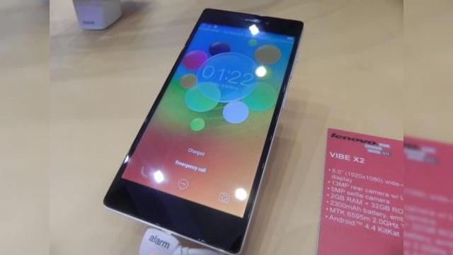 <b>IFA 2014: Lenovo Vibe X2 hands on - "fotomodelul chinez multistratificat" expus la Berlin (Video)</b>Lenovo Vibe X2 a fost o adevărată vedetă la standurile IFA din Berlin. Toată lumea se aduna să vadă primul handset multistratificat și unul dintre cele mai subțiri telefoane metalice din lume. Mai jos am pregătit pentru voi un clip hands on cu...