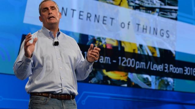 <b>IDF 2014: Intel lansează Edison, un computer de mărimea unui timbru, oferă preview pentru noile procesoare Core din 2015; Stephen Hawking discuta despre soluțiile Intel</b>Pe lângă lansarea Apple de pe 9 septembrie, a avut loc în aceste zile și IDF 2014 (Intel Developer Forum), care a inclus câțiva invitați de marcă și câteva lansări foarte interesante. Despre câteva dintre ele, precum tableta ultra subțire...