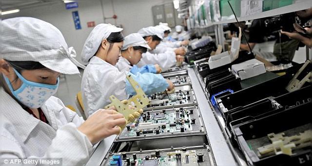 <b>Un număr crescând de cazuri de leucemie descoperit În rândul lucrătorilor care produc iPhone 6 În China</b>Un număr bizar de mare de cazuri de leucemie a apărut în rândul lucrătorilor de la fabrica din China care va livra modelele iPhone 6. Două sau trei cazuri ar fi o coincidență, dar 13 cazuri de lucrători din aceeași fabrică sună suspect....