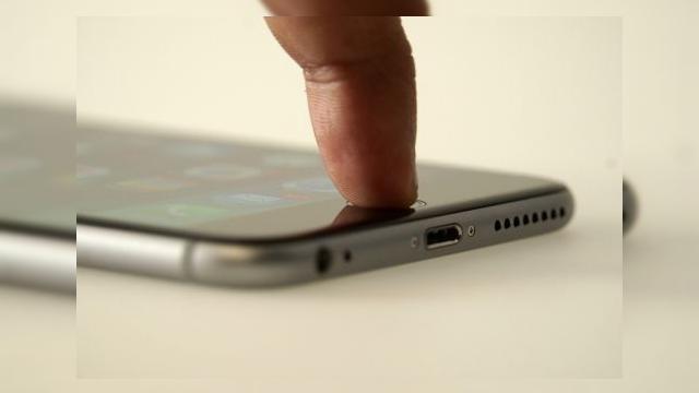 <b>iPhone 6 Plus review (trecere În revistă): Iată ce spun Engadget, Techcrunch și alții despre primul phablet Apple - camera excepțională, baterie foarte bună și performanță de top</b>După ce am aruncat o privire asupra reviewurilor site-urilor tech realizate pentru iPhone 6, e momentul să vedem cum stă phabletul companiei de la Cupertino în primele sale recenzii. Acesta este primul terminal Apple cu ecran cu adevărat mare în...