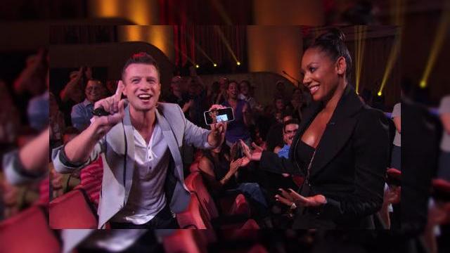 <b>Cum să faci un iPhone să dispară, să fie ars și udat și să reapară la metri buni distanță (Video)</b>Pentru că e aproape weekend, avem o știre inedită ce implică un iPhone, sau mai degrabă o scamatorie de la America's Got Talent. Ea a apărut pe web fix cu o zi înainte ca modelele iPhone 6 să fie livrate către cumpărători și miroase a...