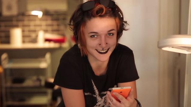 <b>Cortana știe și accente! De la cockney la jamaican În câteva secunde (Video)</b>Retailerul Carphone Warehouse a pus la test Cortana pe o serie de terminale Windows Phone, pentru a vedea cum se descurcă cu diferite accente în limba engleză. După cum știți, Marea Britanie e o țară multiculturala și accentele englezești de pe...