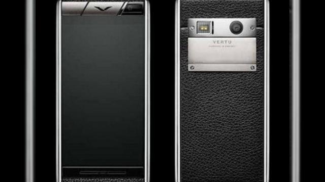 <b>Vertu Aster apare la FCC, drept un nou telefon de lux cu preț prohibitiv</b>Credeam că Vertu va dispărea odată cu adâncirea Nokia în abis, deși cele două companii sunt separate de ceva vreme, dar iată că brandul de lux revine în actualitate cu un nou model de handset. E vorba despre Vertu Aster, care și-a făcut...