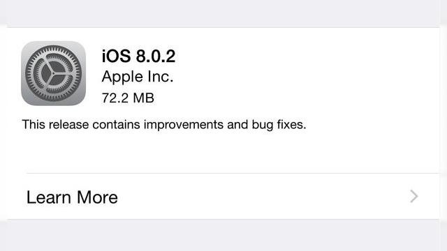 <b>Apple distribuie În aceste momente actualizarea la iOS 8.0.2; problemele cu rețeaua și Touch ID sunt acum rezolvate</b>Dacă e să ne luăm după ce se întâmplă în ultimele zile, se pare că gigantul Apple nu o duce prea bine, compania fiind criticată atât pentru problemele întâmpinate de către utilizatori cu iPhone 6 Plus, terminale ce se îndoaie în buzunar,...