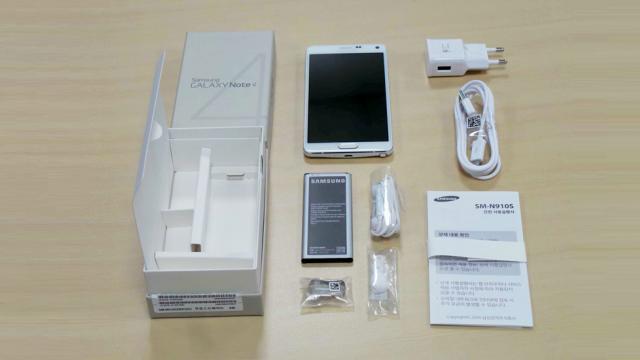 <b>Samsung Galaxy Note 4 primește primele unboxinguri În Coreea de Sud; Iată ce conține cutia sa (Video)</b>Pentru că e 26 septembrie, coreenii pot cumpăra din magazine phabletul Galaxy Note 4, după ce handsetul a fost sold out la precomenzi. Cu această ocazie au început să apară și unboxinguri, precum cel de mai jos. El este unul oficial, realizat de...