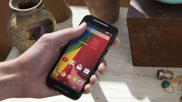 <b>Motorola Moto G (2014) disponibil acum prin eMAG la un preț de 899 lei</b>Printre noile terminale lansate curând de către Motorola se numără și smartphone-ul Moto G ediția 2014, device care începând de astăzi se regăsește și la noi pe piață prin intermediul celor de la eMAG.ro, retailer ce afișează un preț de...