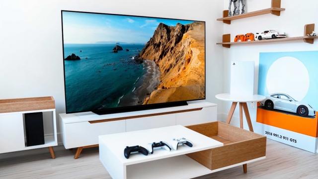 <b>Turul Magazinelor #1354: Cele mai ieftine televizoare OLED, Pixel 8 Pro la preţ bun, OnePlus 11 sub 4000 lei</b>Ne apropiem de finalul de săptămână şi ochim televizoare, televizoare şi iar televizoare, în speranţa că le vom pune la treabă la EURO 2024, unde va juca România, dacă se califica după meciurile din zilele viitoare. Am ochit modele OLED