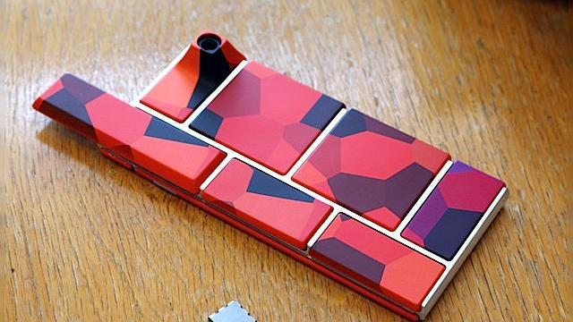 <b>Telefonul modular Project Ara va putea avea modulele componentelor schimbate În regim hot swap</b>Project Ara e un telefon care ne stârnește atenția de luni bune, de când a fost creat de Google și Motorola drept un handset modular care pare viabil comercial. Azi aflăm că modularitatea sa a evoluat și nu mai schimbăm doar un modul cu bateria,...