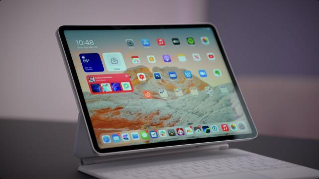 <b>Apple pregătește surprize pentru iPad Pro în 2024; OLED și un model uriaș de 14.1 inch</b>Se zvonește că Apple va lansa cel mai mare iPad Pro din istorie în 2024, un model care va depăși actualul gigant de 12.9 inch. Sursele nu sunt întotdeauna precise, dar informațiile de la tipster-ul Majin Bu, cunoscut pentru leak-urile sale despre produse 