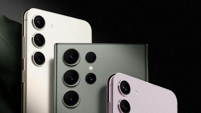<b>Samsung Galaxy S23: Vânzări cu 23% mai mari decât seria S22; Ultra, vedeta seriei</b>În lumea tehnologiei, nouă luni pot semnifica o transformare majoră. Pentru seria Samsung Galaxy S23, acest interval de timp a fost un adevărat succes. Conform unui raport recent, vânzările combinate ale modelelor Galaxy S23, Galaxy S23+ și Galaxy Ultra..