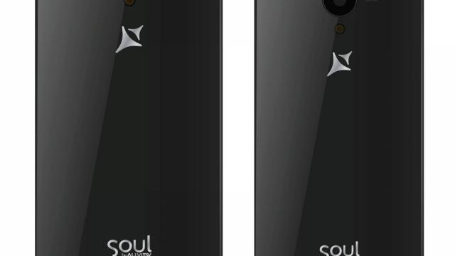 <b>Allview pregătește noi modele Xtreme, printre care și un Mini!</b>Cu câteva zile în urma scriam&nbsp;despre faptul că Allview ar pregăti două noi modele de telefon din gama Soul Mini, iar azi descoperim noi detalii. Azi am primit o imagine via Facebook în care putem arunca o privire asupra celor două telefoane....