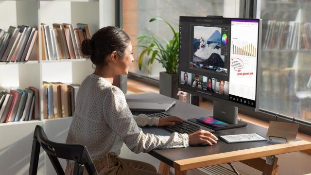 <b>CES 2024: Lenovo prezintă ThinkCentre Neo Ultra și ThinkCentre Neo 50a, PC-uri compacte și puternice, cu capabilități AI</b>Târgul tehnologic CES 2024 organizat în Las Vegas se apropie de final, dar încă nu am acoperit chiar toate inovațiile prezentate. Lenovo a prezentat în cadrul acestui eveniment și două PC-uri compacte și puternice care îmi amintesc cumva