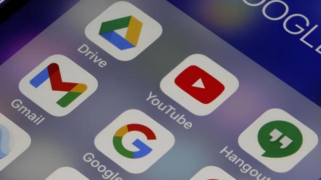 <b>Google services se adaptează regulilor UE: Posibilitatea de anulare a asociării pentru utilizatori; Răspuns la cerințele DMA</b>Google a anunțat recent o schimbare semnificativă în politica sa, în conformitate cu Digital Market Act (Actul Piețelor Digitale) al Uniunii Europene. În următoarele săptămâni, utilizatorii din UE vor avea opțiunea de a anula asocierea între anumite servi