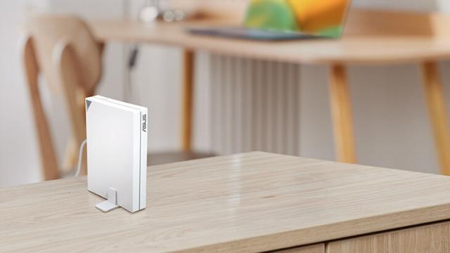 <b>ASUS își extinde gama cu routerul RT-AX57 Go Tri-Mode: o soluție versatilă pentru WiFi în călătorie și acasă</b>Pe piața locală debutează ASUS RT-AX57 Go, un router de călătorie tri-mode ce promite conectivitate WiFi robustă și de încredere, indiferent de locația utilizatorului - acasă, la serviciu sau în deplasări. Producătorul ne informează că acest dispozitiv re