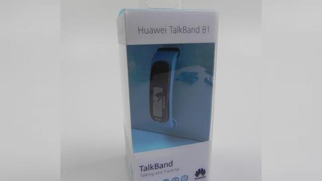 <b>Huawei Talkband B1 unboxing: brățara pentru fitness cu headset integrat a sosit la Mobilissimo.ro (Video)</b>Iată un gadget mai puțin obișnuit astăzi la Mobilissimo.ro: un hibrid între brățară de fitness și headset Bluetooth. E vorba despre Huawei Talkband B1, gadget anunțat la MWC 2014 la începutul anului și care a ajuns acum la noi la teste....