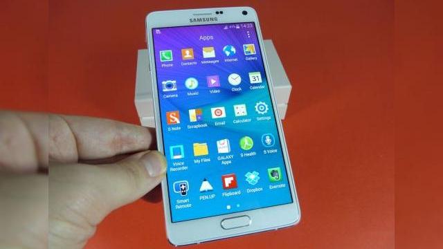<b>Samsung Galaxy Note 4 Unboxing Mobilissimo.ro: stylus evoluat, margini metalice și ecran Quad HD (Video)</b>După iPhone 6 și iPhone 6 Plus, primite în teste de la QuickMobile.ro, a venit și rândul lui Samsung Galaxy Note 4 să primească un unboxing. Terminalul e primit tot de la QuickMobile.ro și am avut ocazia să îl vedem anunțat luna trecută la IFA...