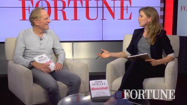 <b>John Sculley, fost CEO Apple vede Google ca următoarea revelație În tech și nu Apple</b>Era de așteptat ca John Sculley să le poarte pică celor de la Apple, deoarece a fost dat afară din conducerea companiei de către aprigul Steve Jobs. în aceste zile Sculley face niște declarații laudative la adresa Google, afirmând că aceștia au...