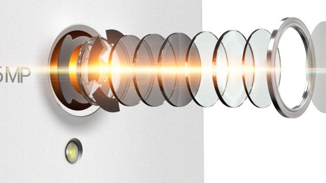 <b>Allview X1 Xtreme Mini primește un teaser nou, care ne prezintă o cameră cu 6 elemente optice</b>După o serie (lungă) de teasere dedicate lui Allview X2 Soul Mini, e rândul lui Allview X1 Xtreme Mini&nbsp;să primească un teaser azi. Acesta e axat pe modulul sau de cameră, care include un obiectiv cu 6 elemente. &nbsp; E foarte posibil ca acesta...