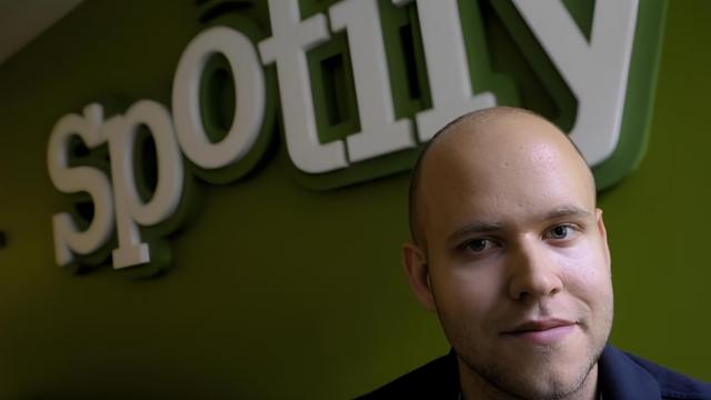 <b>Daniel Ek de la Spotify critică dur noile politici Apple pentru App Store; Le numește "extorcare"</b>În lumea digitală se iscă noi controverse. Daniel Ek, CEO-ul Spotify, nu își ascunde nemulțumirea față de recentele schimbări implementate de Apple în politica App Store, numindu-le un "nou minim" pentru gigantul tech. Contextul? Apple a anunțat că..