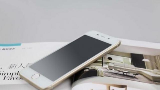 <b>Subor X7 vine din China și este cea mai fidelă clonă de iPhone 6 de până acum</b>După cum bine știm, iPhone-urile sunt în prezent cele mai copiate device-uri de pe piață, design-ul acestora stând la baza unor numeroși producători no-name, dar și în spatele unor producători ca Lenovo, acesta din urmă primind recent...