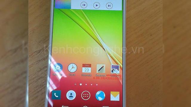 <b>LG Liger (F490L), telefon cu procesor LG Odin apare În noi imagini hands on, primește un test benchmark</b>LG Liger F490L a mai fost subiect de scăpare, atunci când a fost dezvăluit într-un articol Mobilissimo.ro, în care aflam că vine cu procesor LG Odin. Ei bine azi vedem imagini hands on cu acest phablet și descoperim &nbsp;și benchmarkuri ale sale....