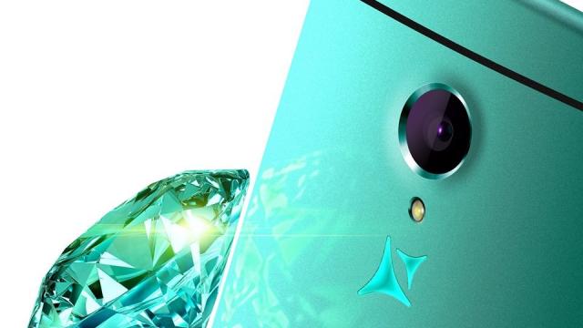 <b>Allview X1 Xtreme Mini primește Încă un teaser pe verde, ar putea debuta cu ocazia aniversării a 10 ani de Allview săptămâna viitoare</b>Pe 31 octombrie brandul Allview aniversează 10 ani de existență, ocazie cu care am putea vedea și un debut de nou terminal. Deja în această săptămână unul dintre subiectele de teaser acoperite extensiv de noi, Allview X2 Soul a devenit oficial...