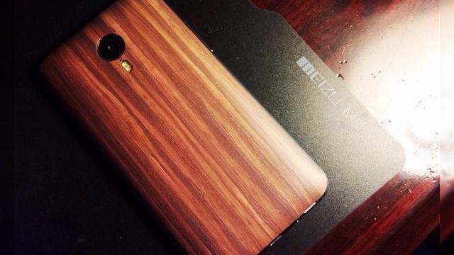 <b>Meizu MX4 gata să primească o versiune cu carcasa din lemn; Iată dovada foto</b>După Motorola Moto X, iată că și un telefon din China e gata să primească o versiune cu partea spate din&nbsp;lemn. E vorba despre Meizu MX4, care dacă ne luăm după imaginea de mai jos ar urma să vină cu o carcasă din lemn sau imitație de...
