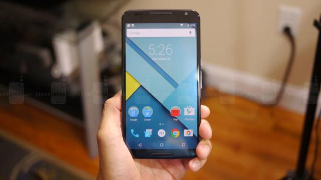 <b>Motorola Nexus 6 scos din cutie de PhoneArena; iată ce primim În pachet!</b>Deși noul smartphone al celor de la Google, sau mai bine zis phablet, Nexus 6 nu este pe placul tuturor, în special datorită mărimii sale, trebuie să recunoaștem faptul că acesta impresionează foarte mult la capitolul hardware, acesta sosind cu un...