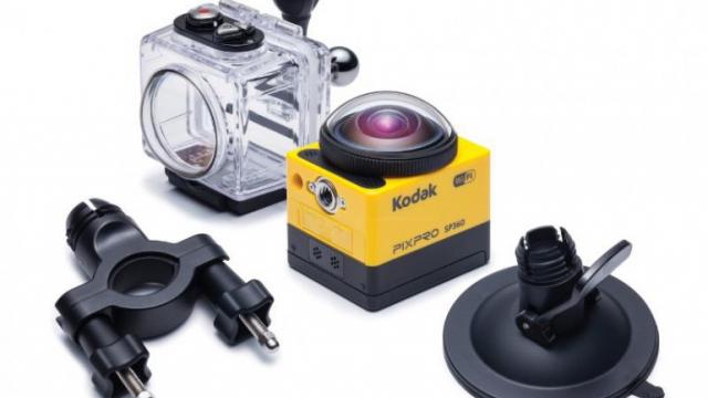 <b>Kodak anunță Pixpro SP360, o cameră care filmează și fotografiază la 360 de grade și poate fi controlată de pe mobil</b>Kodak a lansat ceea ce pare a fi un rival pentru RE Camera de la HTC, adică device-ul Pixpro SP360. Aceasta este o cameră care poate filma sau fotografia la 360 de grade și e controlată prin intermediul unui telefon cu Android sau iOS. &nbsp; Produsul...
