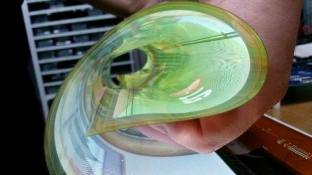 <b>LG implementează procese de producție mai ieftine pentru ecranele flexibile și rulabile</b>LG se pregătește de producția în masă a unor ecrane flexibile pentru viitoare terminale mobile și purtabile, implementând procese de producție mai ieftine pentru astfel de display-uri. Așteptăm la CES 2015 ceasuri cu ecran curbat, tablete care...