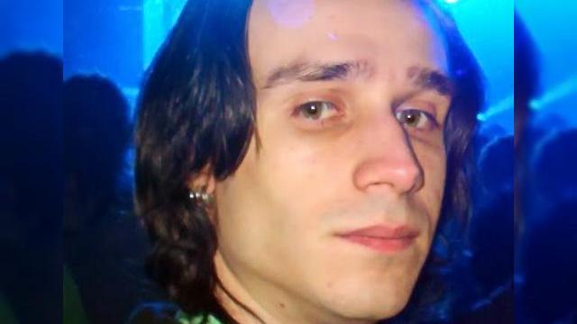 <b>Opinie: Ce vor femeile de la un telefon?</b>Stăteam azi și mă gândeam la nehotărârea publicului legat de ce vor oamenii de la designul telefoanelor. întâi s-a cerut metal pe telefoanele Samsung. Apoi metalul e criticat, pentru că "taie la palmă" și e prea puțin, doar pe lateral. S-a...