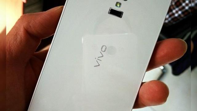 <b>Phablet-ul Vivo Xplay 5S se afișează În imagini live; acesta aduce și un scanner pentru amprente</b>După ce în luna decembrie a anului trecut, producătorul chinez Vivo anunța lansarea smartphone-ului Xplay 3S, iată că acum este momentul pentru un upgrade ce va sosi pe piață sub denumirea Xplay 5S. Astfel, pe lângă dotările de top pe care le...