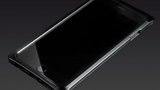 <b>Compania japoneză Abee lansează bumpere din metal pentru iPhone 6 și iPhone 6 Plus; riscul de Îndoire scade considerabil</b>Cu toate că scandalul #bendgate în care au fost implicate smartphone-urile iPhone 6 și iPhone 6 Plus s-a calmat pentru moment, acest lucru nu înseamă că device-urile în cauză nu se pot îndoi în situațiile în care nu le folosim într-un mod...