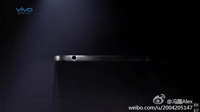 <b>Vivo X5 Max, cel mai subțire smartphone din lume va avea până la urma jack audio de 3.5 mm; Confirmat de teaser!</b>Vivo X5 Max și Oppo R5 împart recordul de talie, fiind cele mai subțiri telefoane din lume, cu grosime de 4.75 mm. Dacă Oppo R5 a sacrificat jackul audio și slotul microSD pentru această distincție, ei bine despre Vivo X5 Max nu aveam detalii clare...